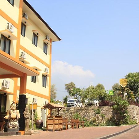 Ciptaningati Hotel Бату Экстерьер фото