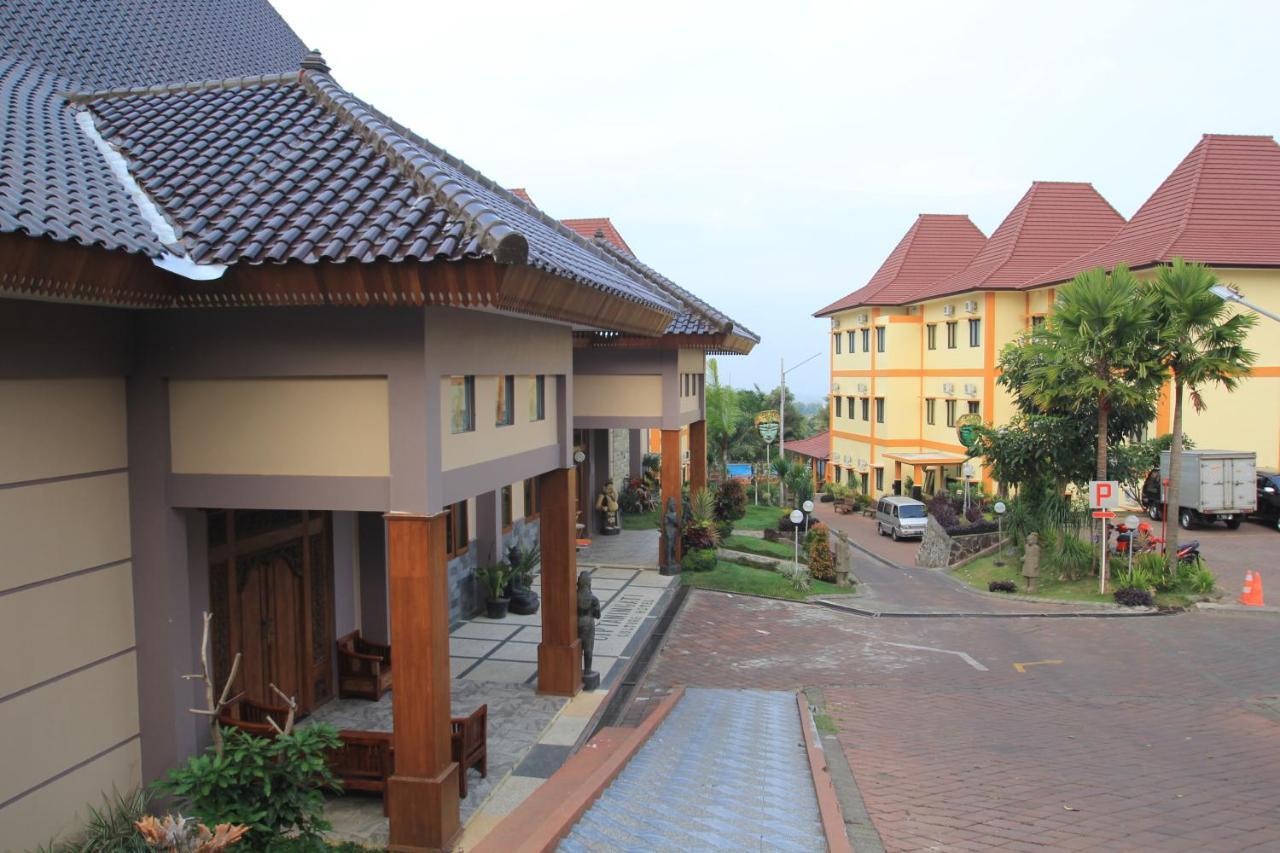 Ciptaningati Hotel Бату Экстерьер фото
