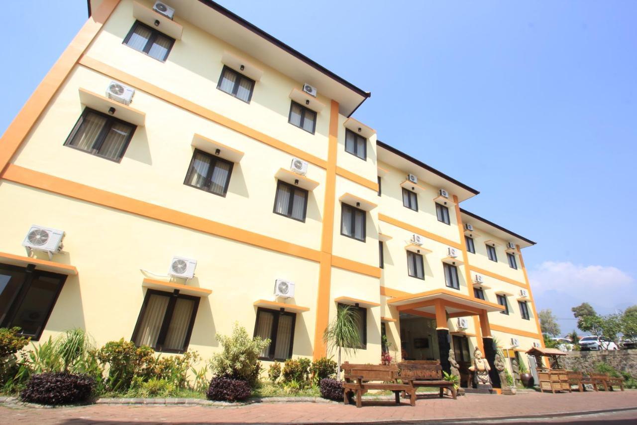 Ciptaningati Hotel Бату Экстерьер фото