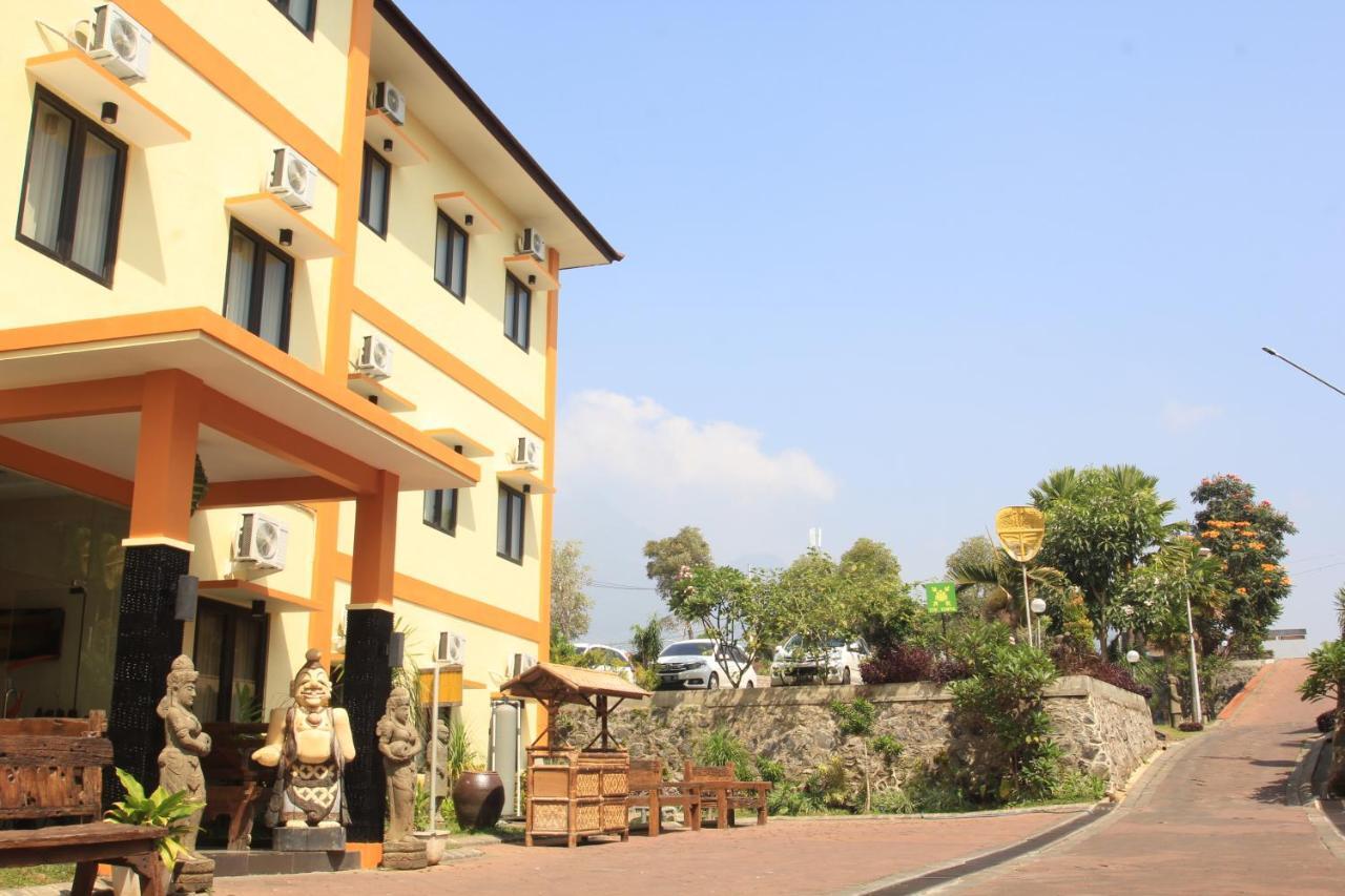 Ciptaningati Hotel Бату Экстерьер фото