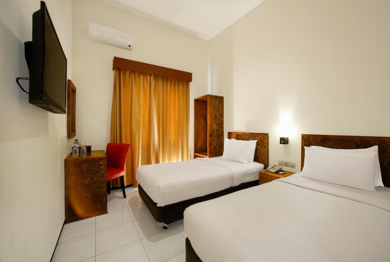 Ciptaningati Hotel Бату Экстерьер фото