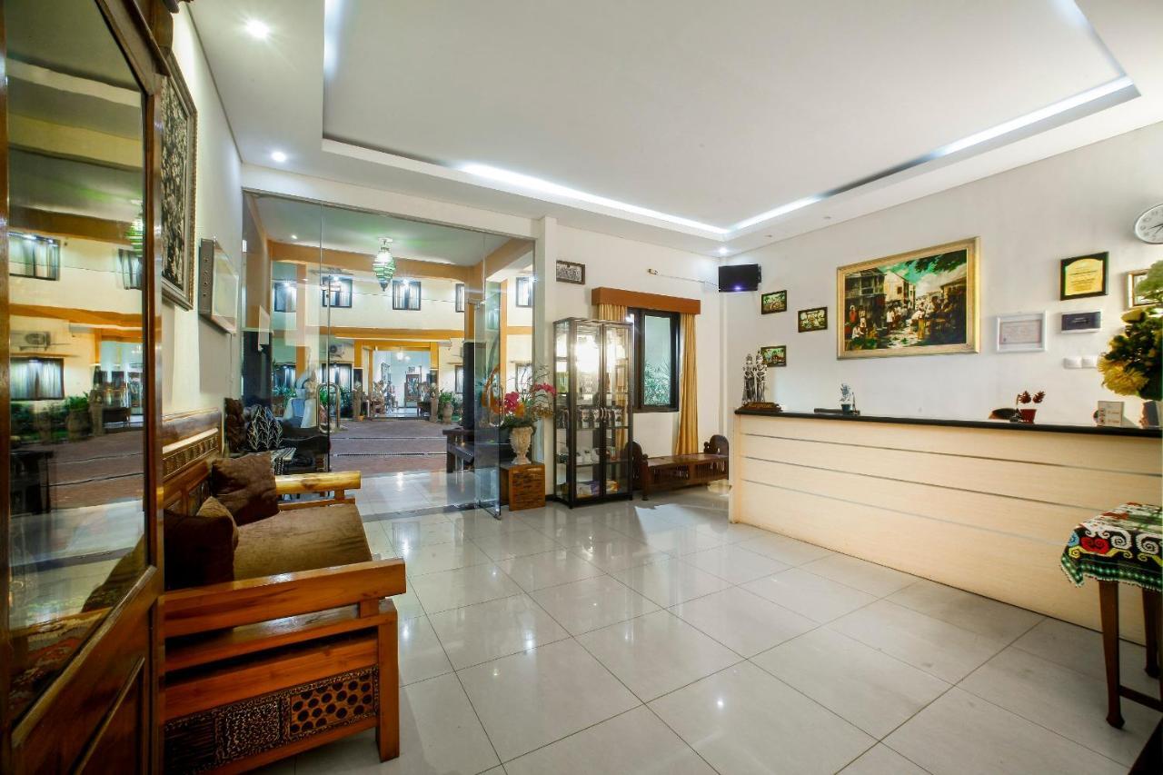 Ciptaningati Hotel Бату Экстерьер фото