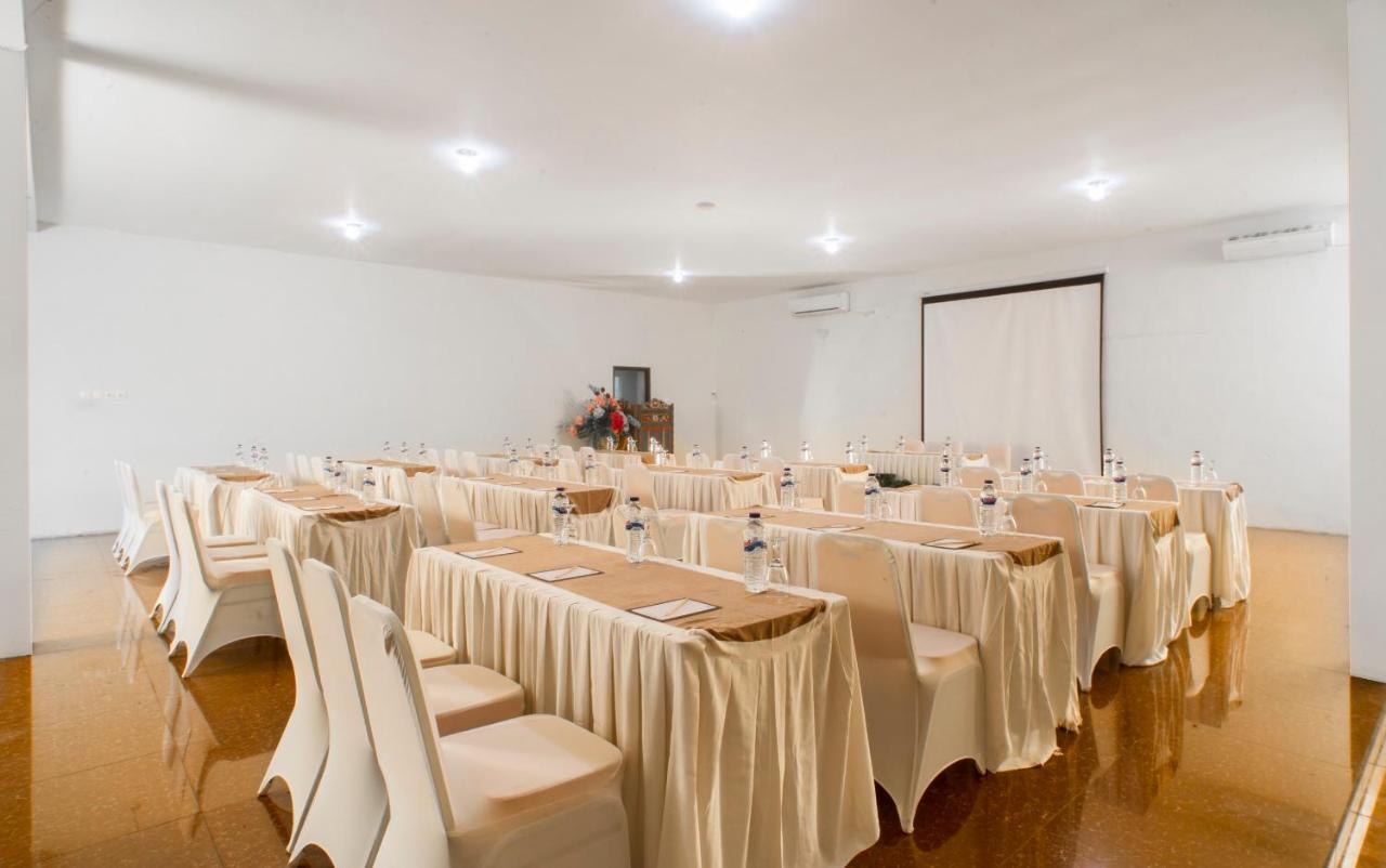 Ciptaningati Hotel Бату Экстерьер фото