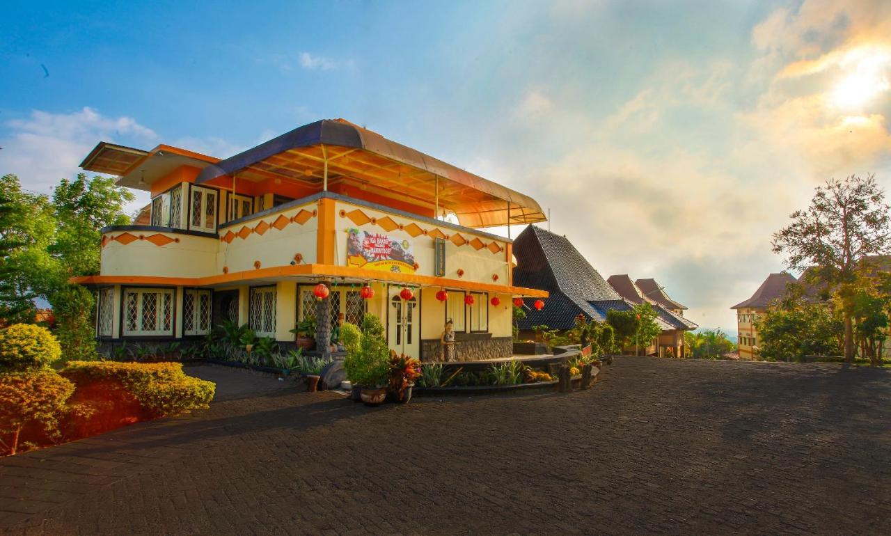 Ciptaningati Hotel Бату Экстерьер фото