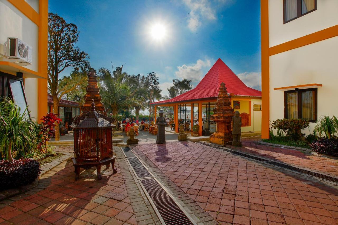 Ciptaningati Hotel Бату Экстерьер фото